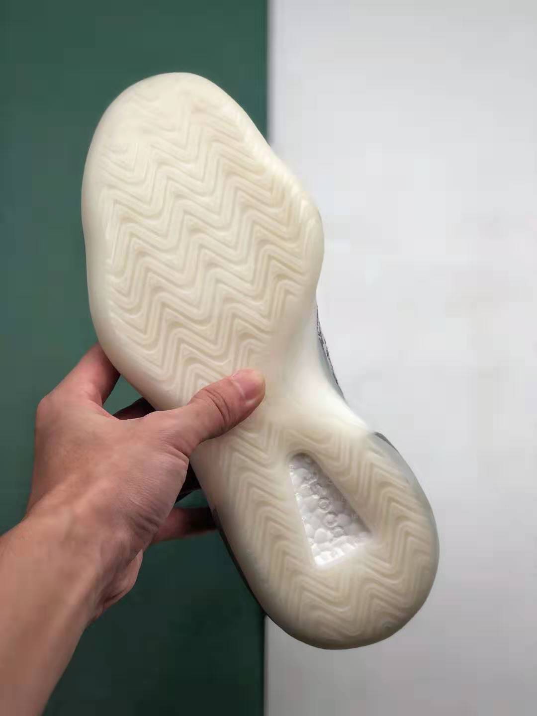 Adidas Yeezy Quantum Mono Carbon GX6594 - Sleek and Stylish Footwear