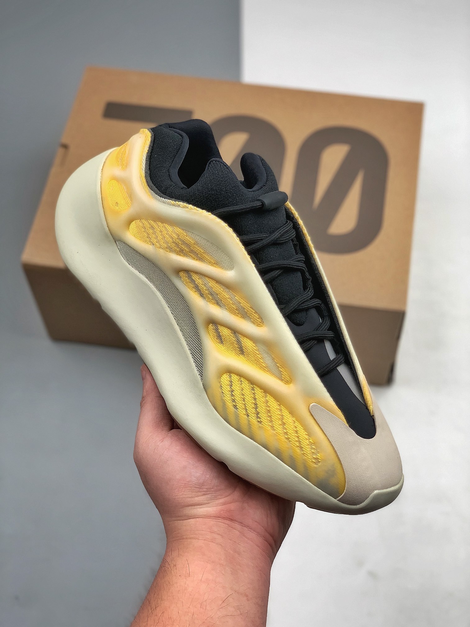 Adidas Yeezy 700 v3 Mono Safflower HP5425 - Stylish and Comfortable!