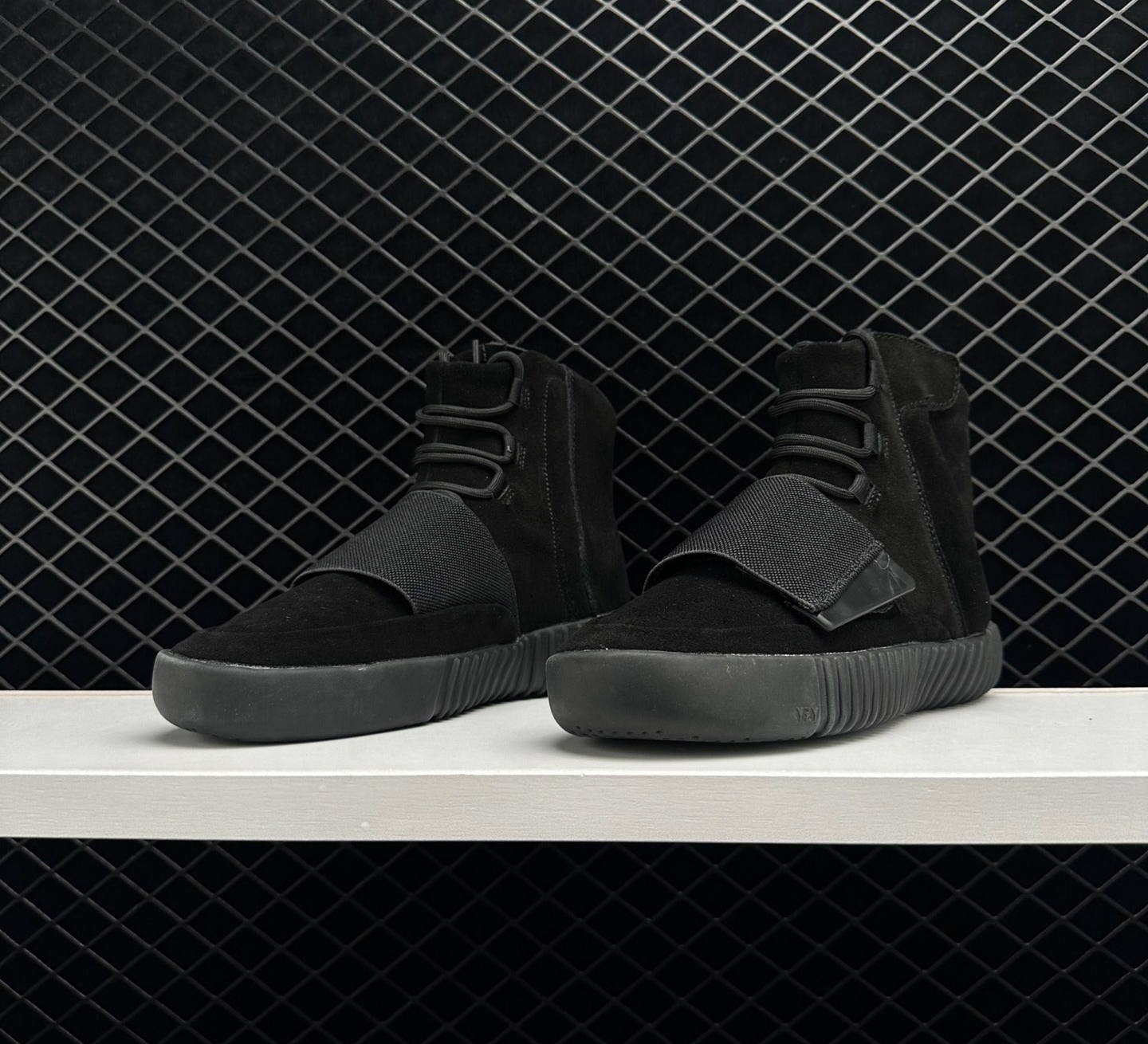 Adidas Yeezy Boost 750 'Triple Black' BB1839 - Premium Sneakers Adidas Yeezy Boost 750 'Triple Black' BB1839 - Premium Sneakers