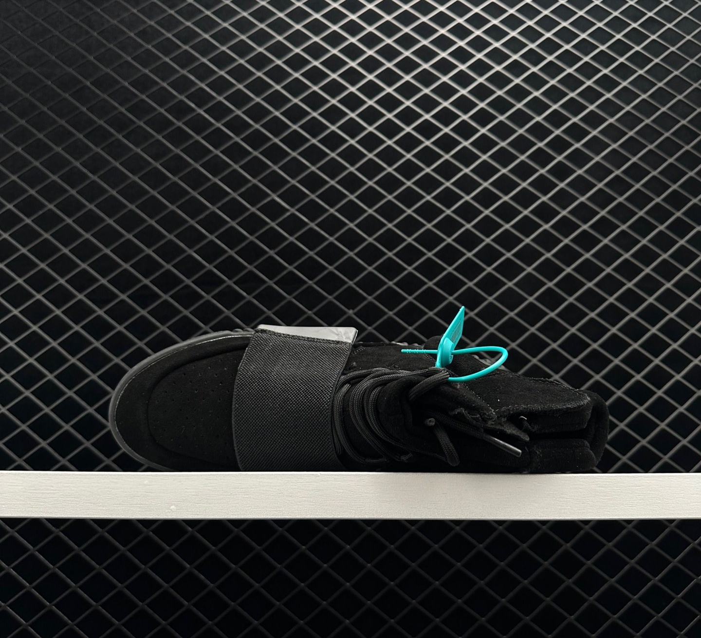 Adidas Yeezy Boost 750 'Triple Black' BB1839 - Premium Sneakers Adidas Yeezy Boost 750 'Triple Black' BB1839 - Premium Sneakers