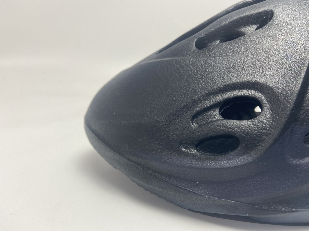 Adidas Yeezy Foam Runner 'Mineral Blue' GV7903 - Stylish & Comfy Footwear Adidas Yeezy Foam Runner 'Mineral Blue' GV7903 - Stylish & Comfy Footwear