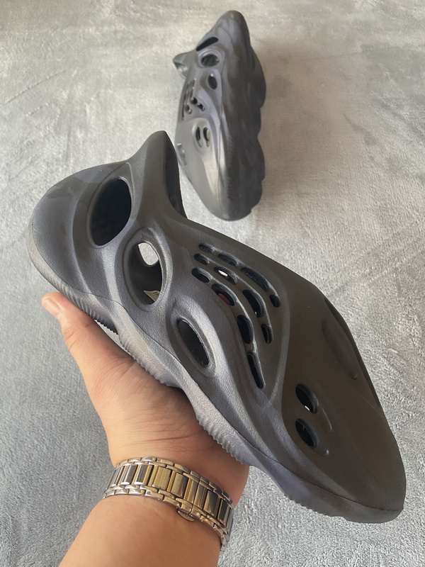 Adidas Yeezy Foam Runner 'Mineral Blue' GV7903 - Stylish & Comfy Footwear Adidas Yeezy Foam Runner 'Mineral Blue' GV7903 - Stylish & Comfy Footwear