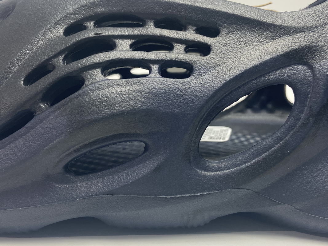 Adidas Yeezy Foam Runner 'Mineral Blue' GV7903 - Stylish & Comfy Footwear Adidas Yeezy Foam Runner 'Mineral Blue' GV7903 - Stylish & Comfy Footwear