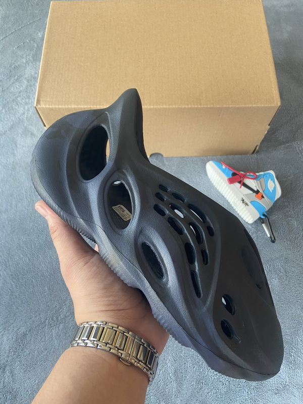 Adidas Yeezy Foam Runner 'Mineral Blue' GV7903 - Stylish & Comfy Footwear Adidas Yeezy Foam Runner 'Mineral Blue' GV7903 - Stylish & Comfy Footwear