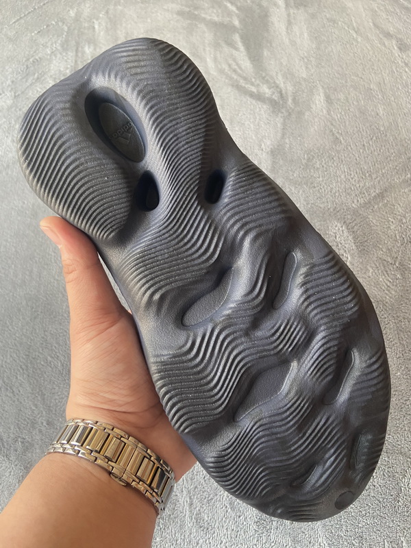 Adidas Yeezy Foam Runner 'Mineral Blue' GV7903 - Stylish & Comfy Footwear Adidas Yeezy Foam Runner 'Mineral Blue' GV7903 - Stylish & Comfy Footwear