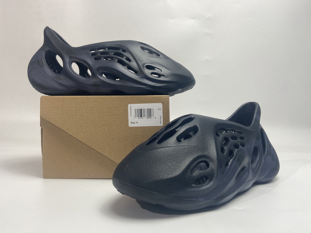 Adidas Yeezy Foam Runner 'Mineral Blue' GV7903 - Stylish & Comfy Footwear Adidas Yeezy Foam Runner 'Mineral Blue' GV7903 - Stylish & Comfy Footwear